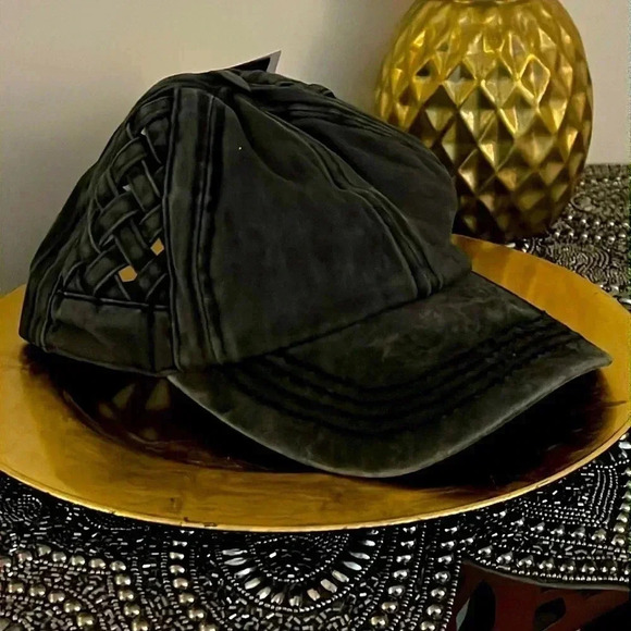 Accessories - WOMENS PONYTAIL HAT BLACK NWT
